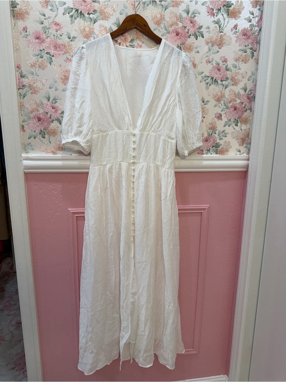 Commense White Deep V Button-Front Maxi Dress - Picture 4 of 8